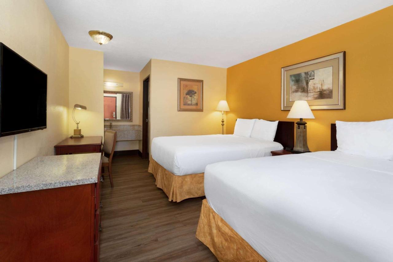Travelodge By Wyndham Albuquerque East Exterior photo