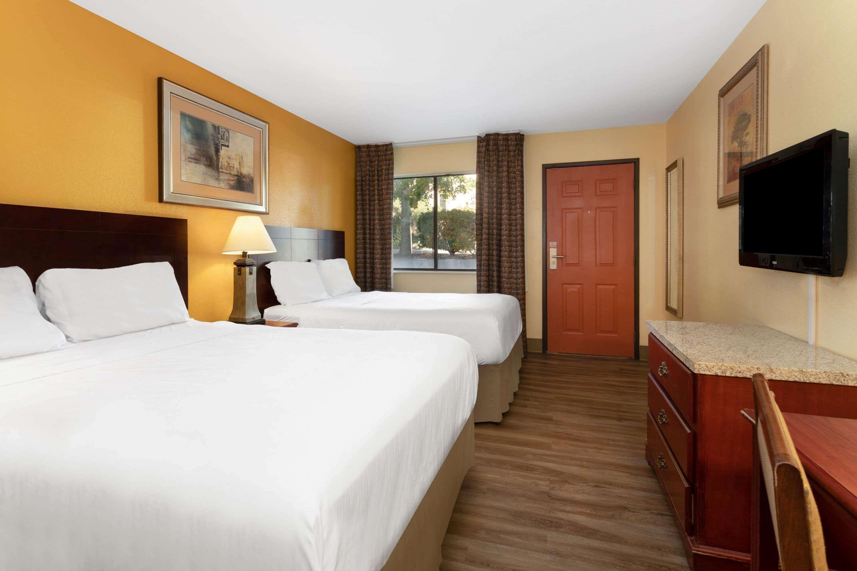 Travelodge By Wyndham Albuquerque East Exterior photo