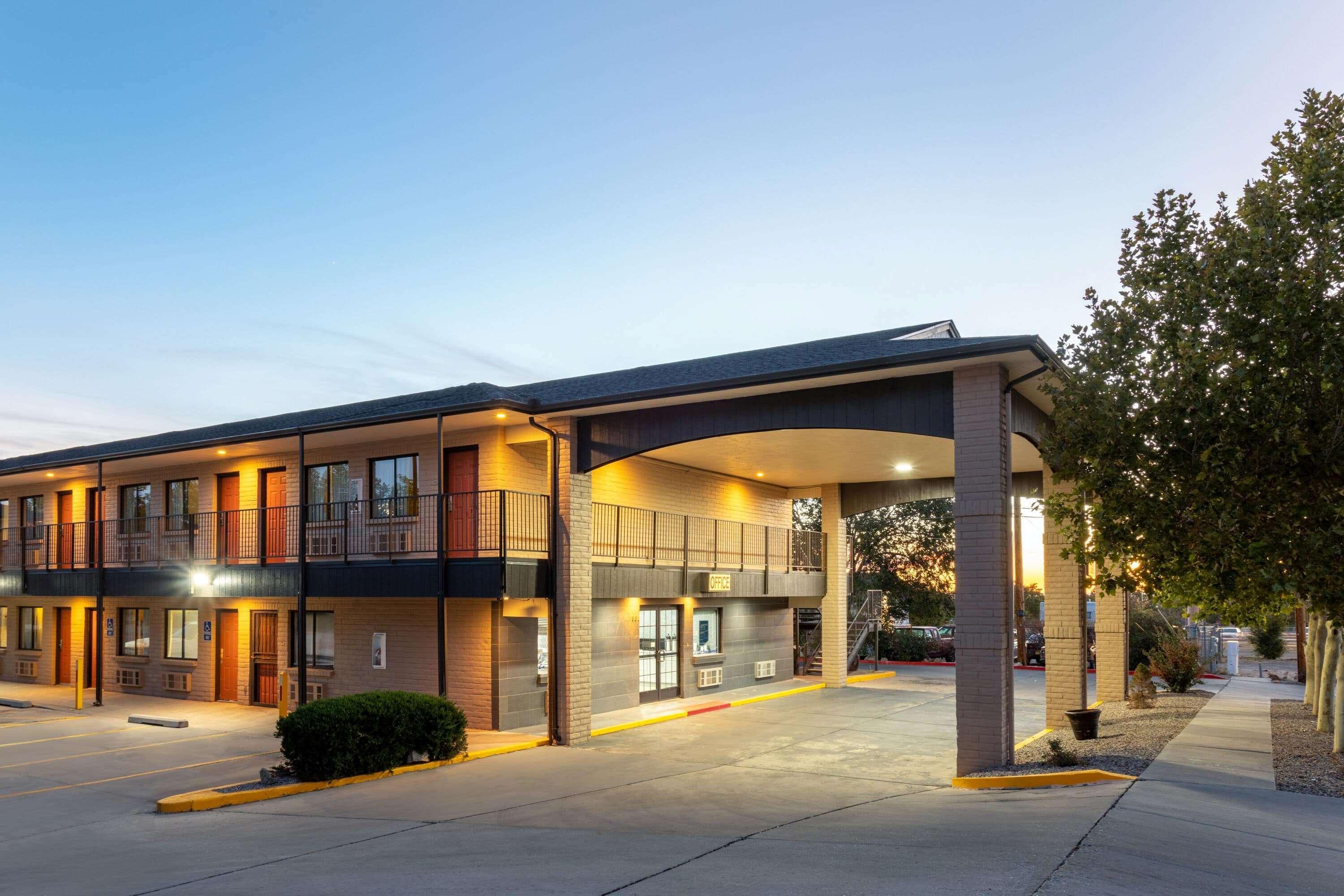 Travelodge By Wyndham Albuquerque East Exterior photo